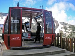 Grabe your discount Whistler lift tickets and hop in for a high-flying ride! Peak to Peak Whistler Gondola Cabin