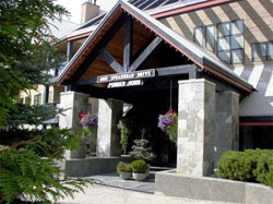 Front entrance of Powderhorn in Whistler.