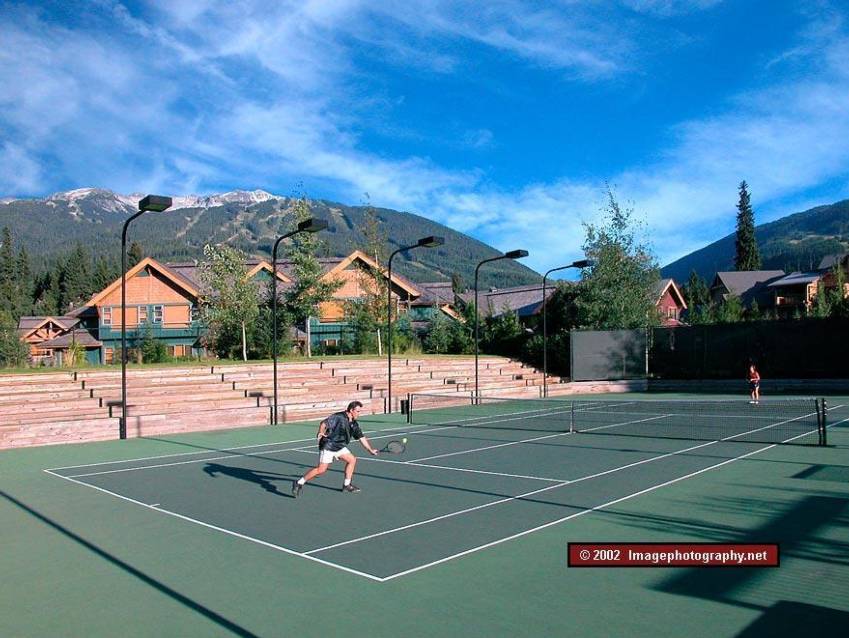 Outdoor tennis court at Whistler Racquet Club near Montebello