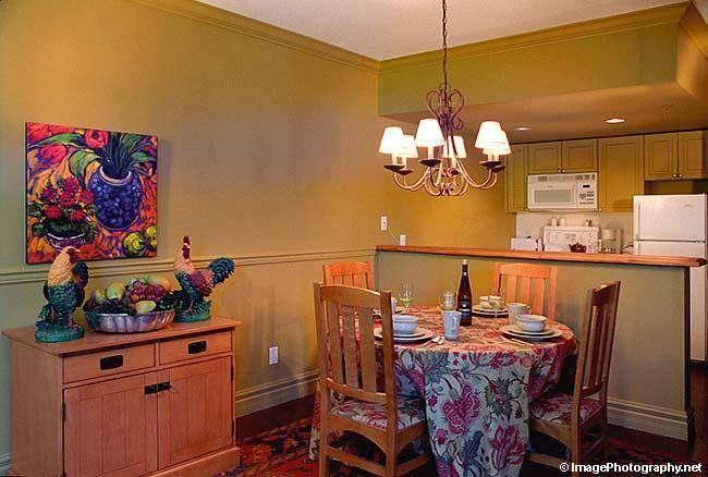 Dinner setting for families - Tyndall Stone Lodge in Whistler