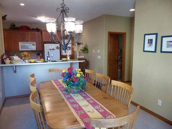 Sun Peaks 3 Bedroom Accommodation - Trails Edge - #1009 Sun Peaks 3 Bedroom Accommodation - Trails Edge - #1009