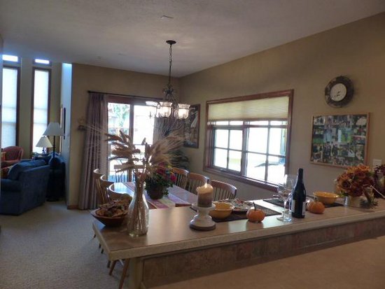 Sun Peaks 3 Bedroom Accommodation - Trails Edge - #1009 Sun Peaks 3 Bedroom Accommodation - Trails Edge - #1009
