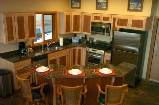 Sun Peaks 3 Bedroom Accommodation - Sundance Estates - #1012