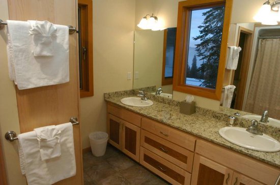 Sun Peaks 3 Bedroom Accommodation - Sundance Estates - #1012