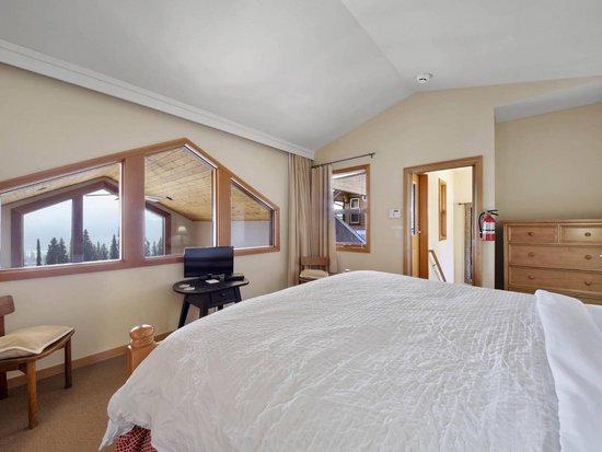 Sun Peaks 3 Bedroom Accommodation - Sundance Estates - #1012