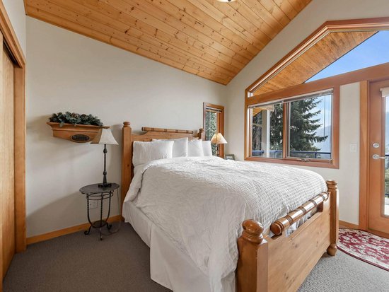 Sun Peaks 3 Bedroom Accommodation - Sundance Estates - #1012