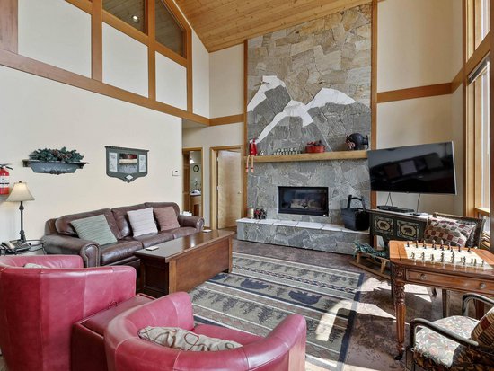 Sun Peaks 3 Bedroom Accommodation - Sundance Estates - #1012
