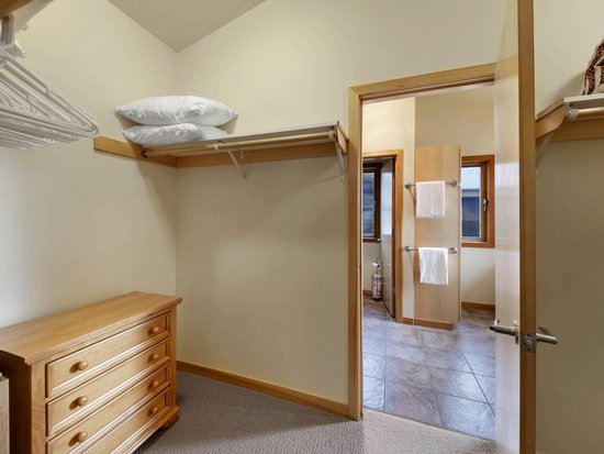 Sun Peaks 3 Bedroom Accommodation - Sundance Estates - #1012