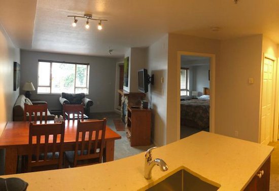 Whistler 1 Bedroom Accommodation - Whistler Town Plaza - Deer Lodge - #1045 Whistler 1 Bedroom Accommodation - Whistler Town Plaza - Deer Lodge - #1045