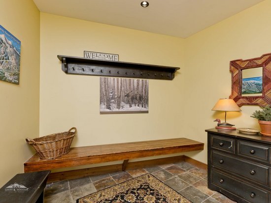 Big White 3 Bedroom Accommodation - Southpoint - #1049