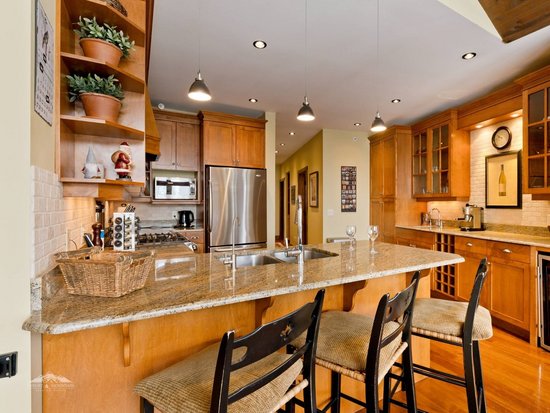 Big White 3 Bedroom Accommodation - Southpoint - #1049