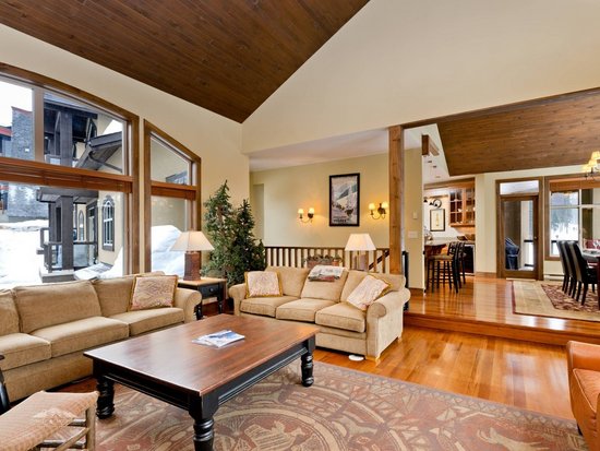 Big White 3 Bedroom Accommodation - Southpoint - #1049