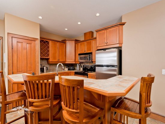 Big White 2 Bedroom Accommodation - Spyglass - #1059