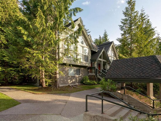 Whistler 5 Bedroom Accommodation - Snowgoose - #1093