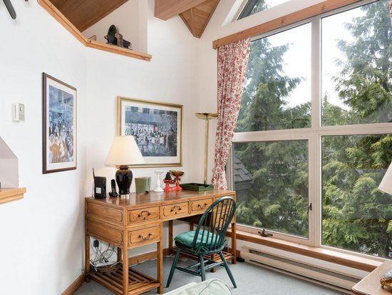 Whistler 5 Bedroom Accommodation - Snowgoose - #1093