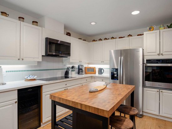 Whistler 5 Bedroom Accommodation - Snowgoose - #1093