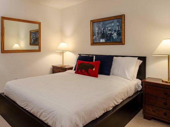 Whistler 5 Bedroom Accommodation - Snowgoose - #1093