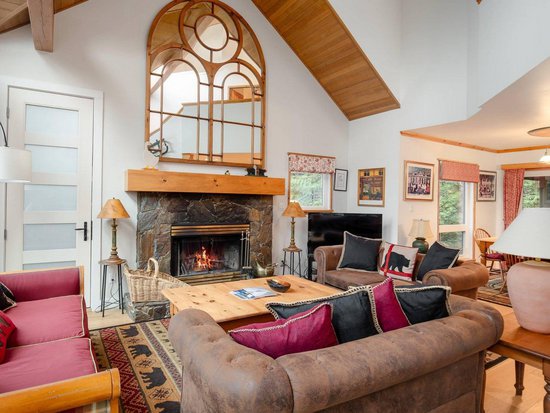 Whistler 5 Bedroom Accommodation - Snowgoose - #1093