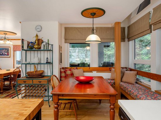 Whistler 5 Bedroom Accommodation - Snowgoose - #1093