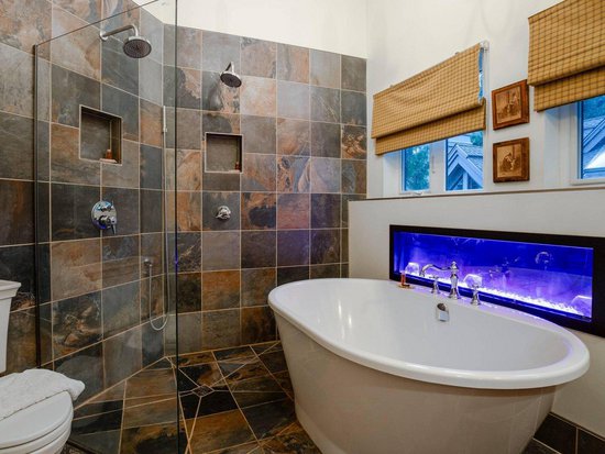 Whistler 5 Bedroom Accommodation - Snowgoose - #1093