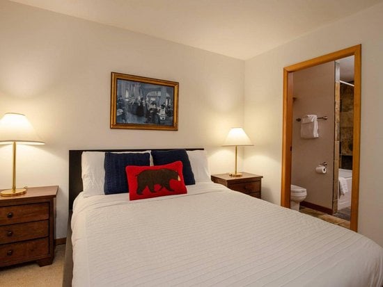 Whistler 5 Bedroom Accommodation - Snowgoose - #1093