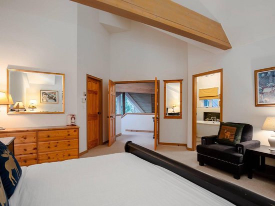 Whistler 5 Bedroom Accommodation - Snowgoose - #1093