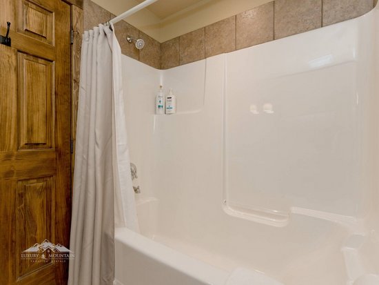 Big White 3 Bedroom Accommodation - Southpoint - #1107 Big White 3 Bedroom Accommodation - Southpoint - #1107