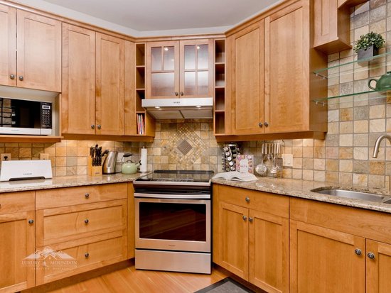 Big White 3 Bedroom Accommodation - Southpoint - #1107 Big White 3 Bedroom Accommodation - Southpoint - #1107