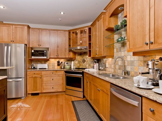 Big White 3 Bedroom Accommodation - Southpoint - #1107 Big White 3 Bedroom Accommodation - Southpoint - #1107