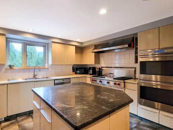 Whistler 10 Bedroom Accommodation - Chalet/House - #1122 Whistler 10 Bedroom Accommodation - Chalet/House - #1122