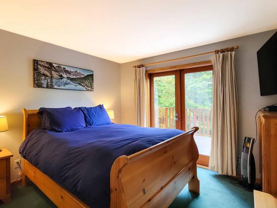 Whistler 10 Bedroom Accommodation - Chalet/House - #1122 Whistler 10 Bedroom Accommodation - Chalet/House - #1122