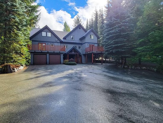 Whistler 10 Bedroom Accommodation - Chalet/House - #1122 Whistler 10 Bedroom Accommodation - Chalet/House - #1122