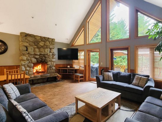 Whistler 10 Bedroom Accommodation - Chalet/House - #1122 Whistler 10 Bedroom Accommodation - Chalet/House - #1122