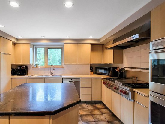 Whistler 10 Bedroom Accommodation - Chalet/House - #1122 Whistler 10 Bedroom Accommodation - Chalet/House - #1122