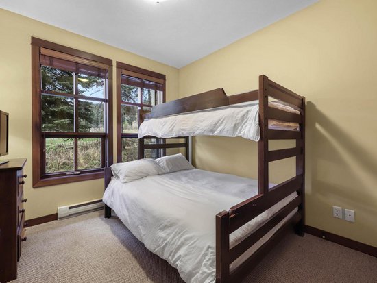 Sun Peaks 2 Bedroom Accommodation - Stone's Throw - #1181 Sun Peaks 2 Bedroom Accommodation - Stone's Throw - #1181