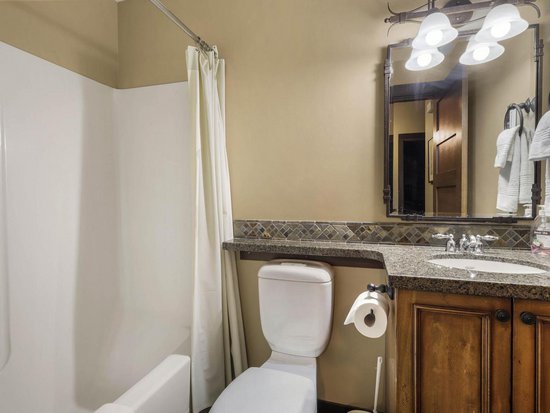 Sun Peaks 2 Bedroom Accommodation - Stone's Throw - #1181 Sun Peaks 2 Bedroom Accommodation - Stone's Throw - #1181