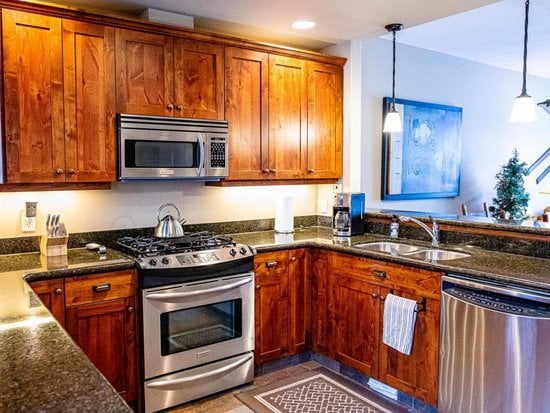 Sun Peaks 2 Bedroom Accommodation - Trapper's Landing - #1202 Sun Peaks 2 Bedroom Accommodation - Trapper's Landing - #1202