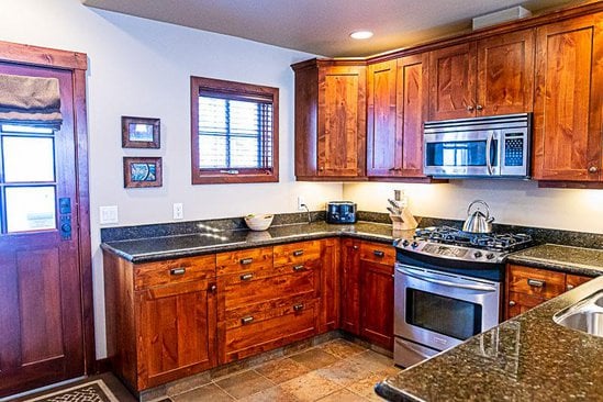 Sun Peaks 2 Bedroom Accommodation - Trapper's Landing - #1202 Sun Peaks 2 Bedroom Accommodation - Trapper's Landing - #1202