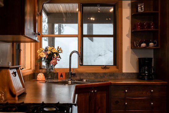 Big White 5 Bedroom Accommodation - Snow Pine Estates - #1219