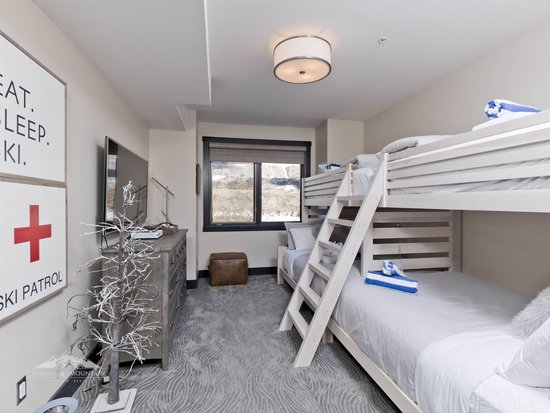 Big White 4 Bedroom Accommodation - Timbers - #1235 Big White 4 Bedroom Accommodation - Timbers - #1235