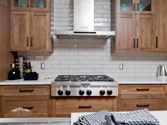 Big White 4 Bedroom Accommodation - Timbers - #1235 Big White 4 Bedroom Accommodation - Timbers - #1235