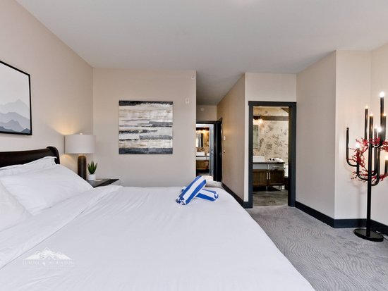 Big White 4 Bedroom Accommodation - Timbers - #1235 Big White 4 Bedroom Accommodation - Timbers - #1235