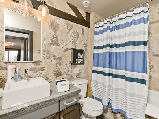 Big White 4 Bedroom Accommodation - Timbers - #1235 Big White 4 Bedroom Accommodation - Timbers - #1235