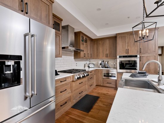 Big White 4 Bedroom Accommodation - Timbers - #1235 Big White 4 Bedroom Accommodation - Timbers - #1235
