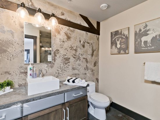 Big White 4 Bedroom Accommodation - Timbers - #1235 Big White 4 Bedroom Accommodation - Timbers - #1235