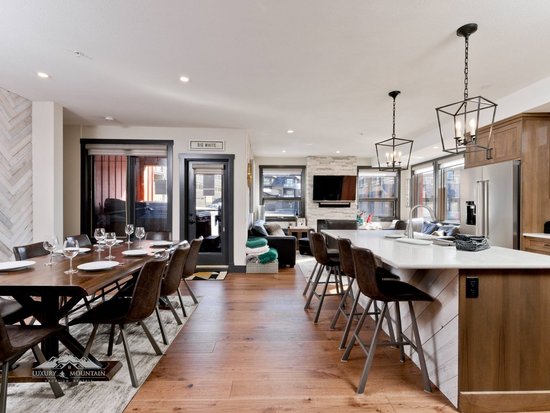 Big White 4 Bedroom Accommodation - Timbers - #1235 Big White 4 Bedroom Accommodation - Timbers - #1235