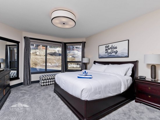 Big White 4 Bedroom Accommodation - Timbers - #1235 Big White 4 Bedroom Accommodation - Timbers - #1235