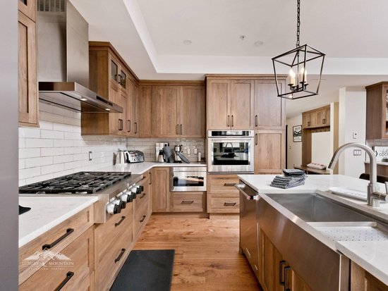 Big White 4 Bedroom Accommodation - Timbers - #1235 Big White 4 Bedroom Accommodation - Timbers - #1235