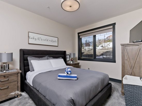 Big White 4 Bedroom Accommodation - Timbers - #1235 Big White 4 Bedroom Accommodation - Timbers - #1235