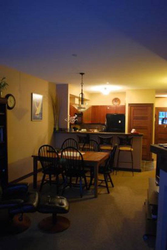 Sun Peaks 2 Bedroom Accommodation - Stone's Throw - #1277 Sun Peaks 2 Bedroom Accommodation - Stone's Throw - #1277